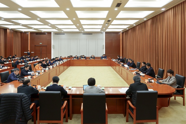 省十四屆人大常委會舉行第四十一次主任會議